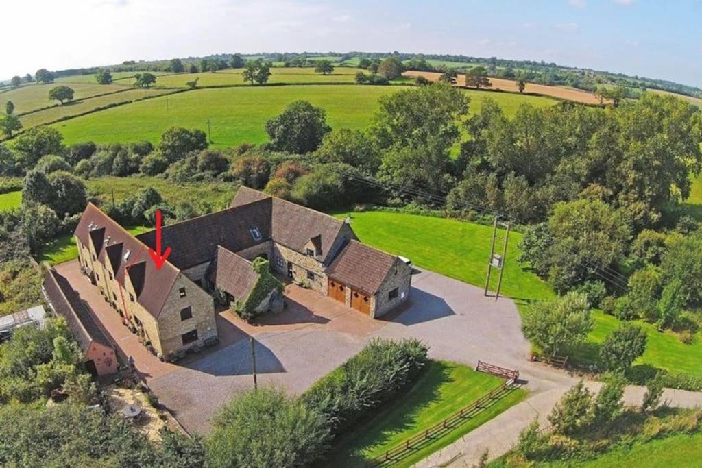 Вилла Relaxing Retreat On The Edge Of The Cotswolds Kingswood  Экстерьер фото