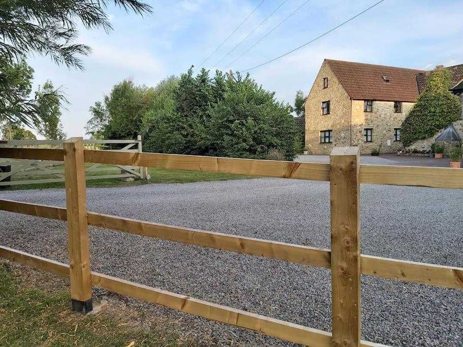 Вилла Relaxing Retreat On The Edge Of The Cotswolds Kingswood  Экстерьер фото