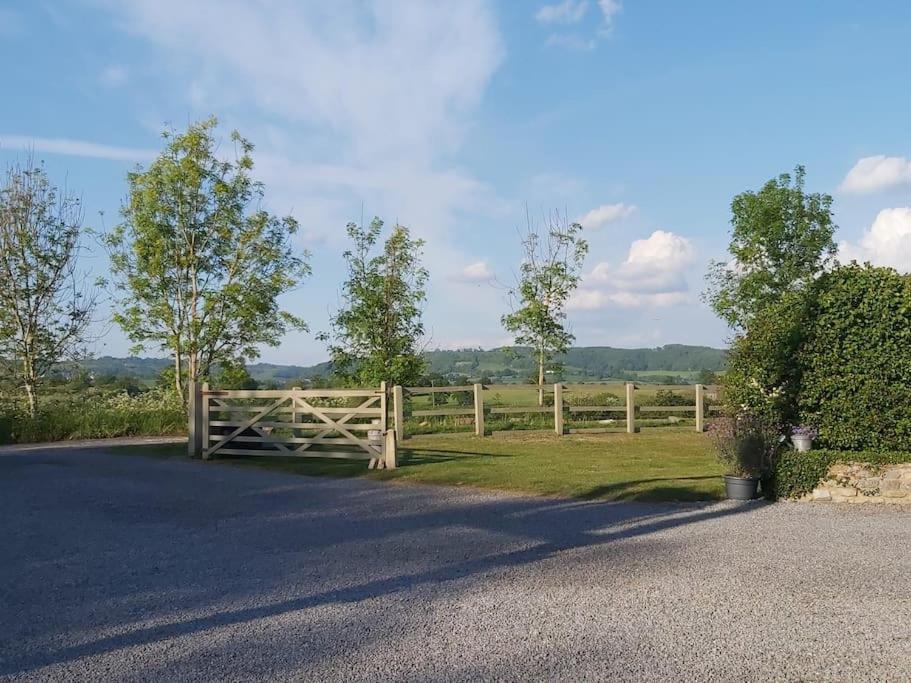 Вилла Relaxing Retreat On The Edge Of The Cotswolds Kingswood  Экстерьер фото