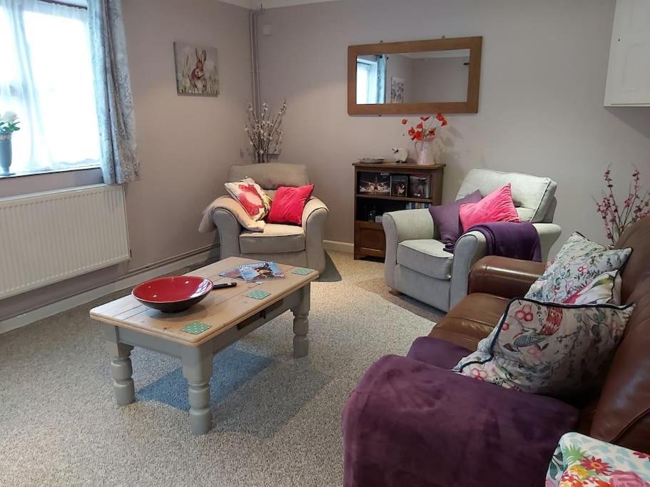 Вилла Relaxing Retreat On The Edge Of The Cotswolds Kingswood  Экстерьер фото